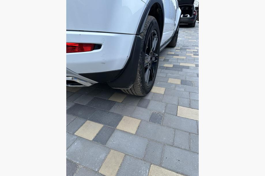 Range Rover Evoque 2012-2018 Oryginalne chlapacze Premium Dynamic (4 szt.) Zdjęcia 3