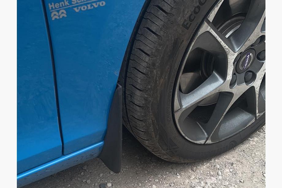 Volvo V40 2012- Oryginalne Chlapacze Premium (2012-2016, 4 szt.) Image