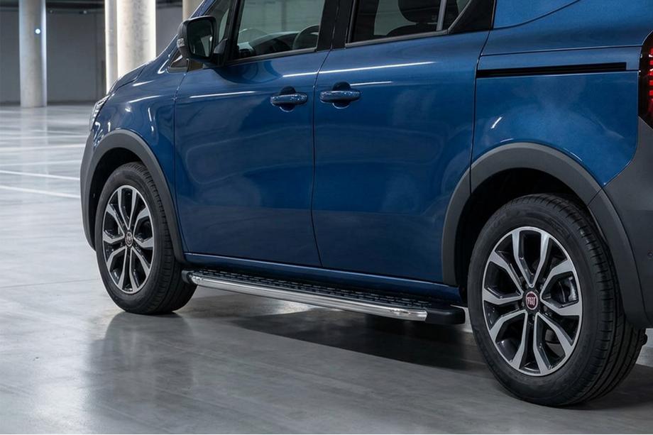 Opel Combo 2019- Progi Boczné BlackLine (2 szt., Aluminium) Image