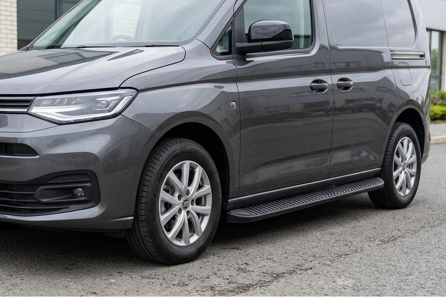Opel Combo 2019- Progi Boczné Tayga Black (2 szt., Aluminium) Image