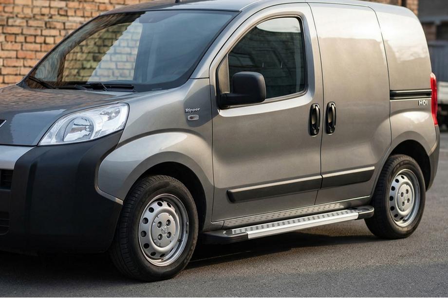 Fiat Fiorino/Qubo 2008-2024 Progi Boczné New Vision Grey (2 szt., Aluminium) Image