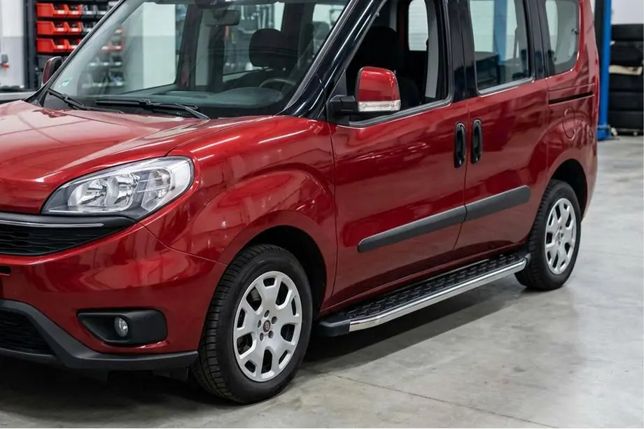 Opel Combo 2012-2018 Progi Boczné BlackLine (2 szt., Aluminium) Image
