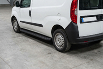 Opel Combo 2012-2018 Progi Boczné Tayga Black (2 szt., Aluminium) zdjęcia 1