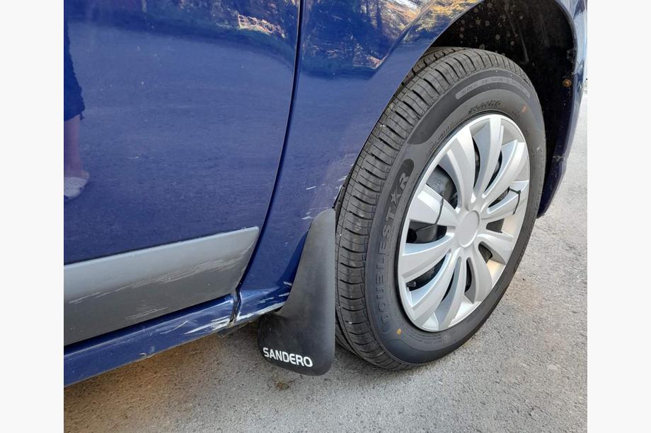 Renault Sandero 2007-2013 Przednie Chlapacze (2 szt.) Image