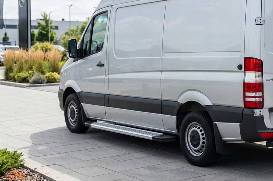 Volkswagen Crafter 2006-2016 Progi Boczné New Vision Grey (2 szt., Aluminium) Średni Rozstaw Osi Image