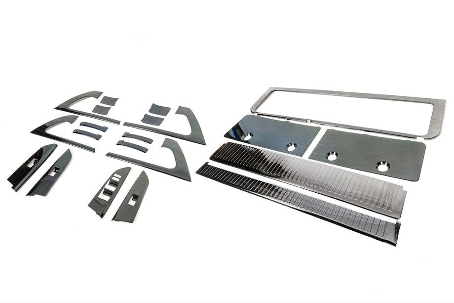 Toyota Land Cruiser 200 2007-2021 Zestaw wstawek (szczotkowane ciemne aluminium) Image