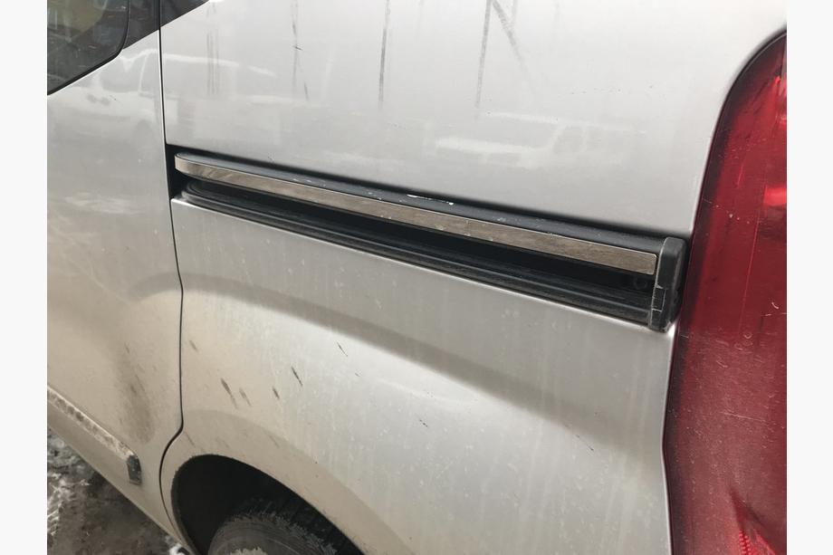 Fiat Fiorino/Qubo 2008-2024 Listwy ze stali nierdzewnej na drzwi przesuwne (2 szt.) OmsaLine - Włoska Stal Nierdzewna Zdjęcia 4
