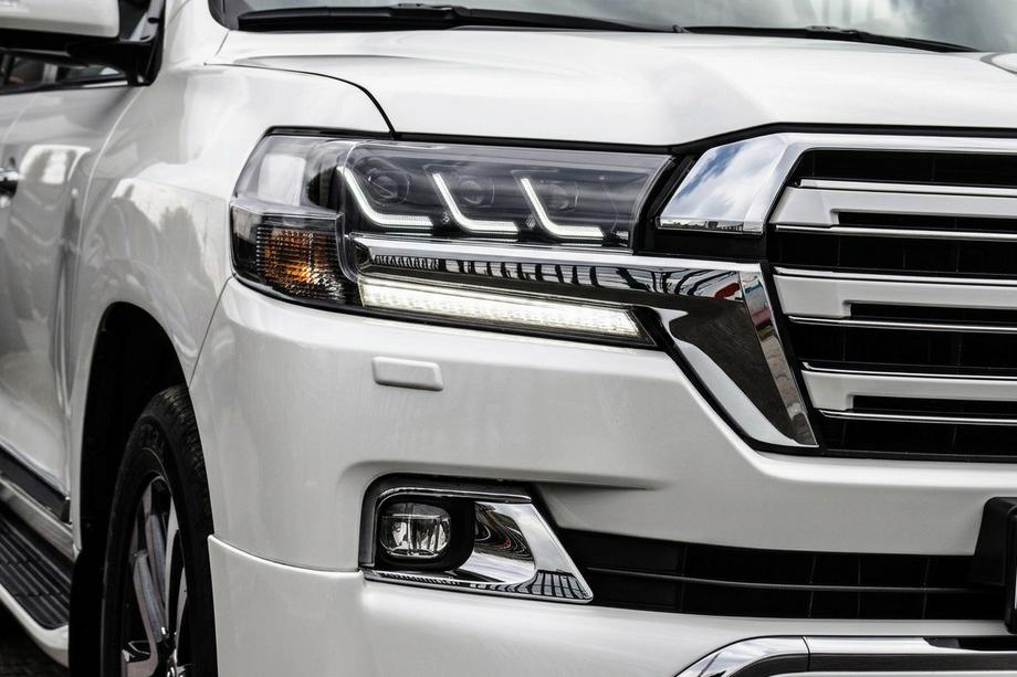 Toyota Land Cruiser 200 2007-2021 Reflektory Przednie 2016+ (LX-Design) Image