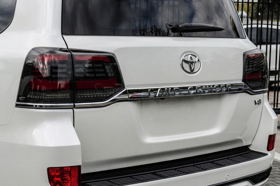 Toyota Land Cruiser 200 2007-2021 Tylne Lampy 2016-2021 (Sequential Red) Image