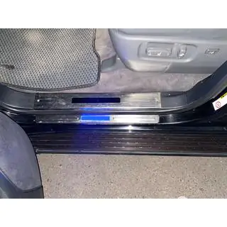 Listwy progowe podświetlane (4 szt.) Toyota Land Cruiser 200 2007-2021 zdjęcia 3