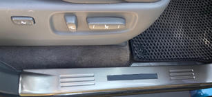 Toyota Land Cruiser 200 2007-2021 Podświetlane nakładki progowe wewnętrzne (4 szt.) zdjęcia 3
