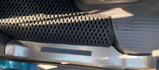 Toyota Land Cruiser 200 2007-2021 Podświetlane nakładki progowe wewnętrzne (4 szt.) zdjęcia 5