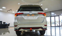 Toyota Fortuner 2015- Zestaw body kit Lexus-TRD V2 (do 2015-2020) zdjęcia 3