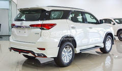 Toyota Fortuner 2015- Zestaw body kit Lexus-TRD V2 (do 2015-2020) zdjęcia 5