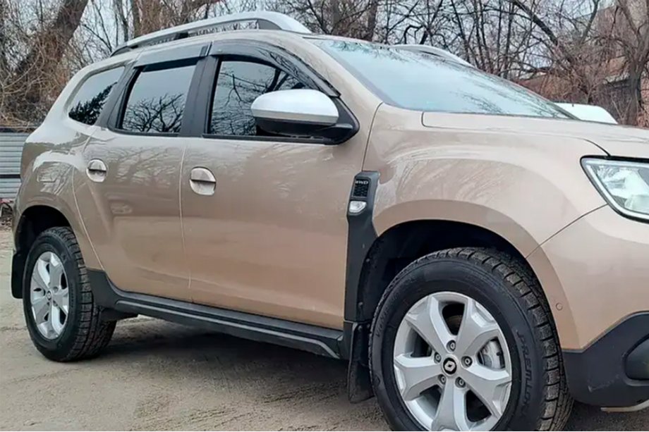 Dacia Duster 2018-2024 Deflektory Okien (4 szt, HIC) Image