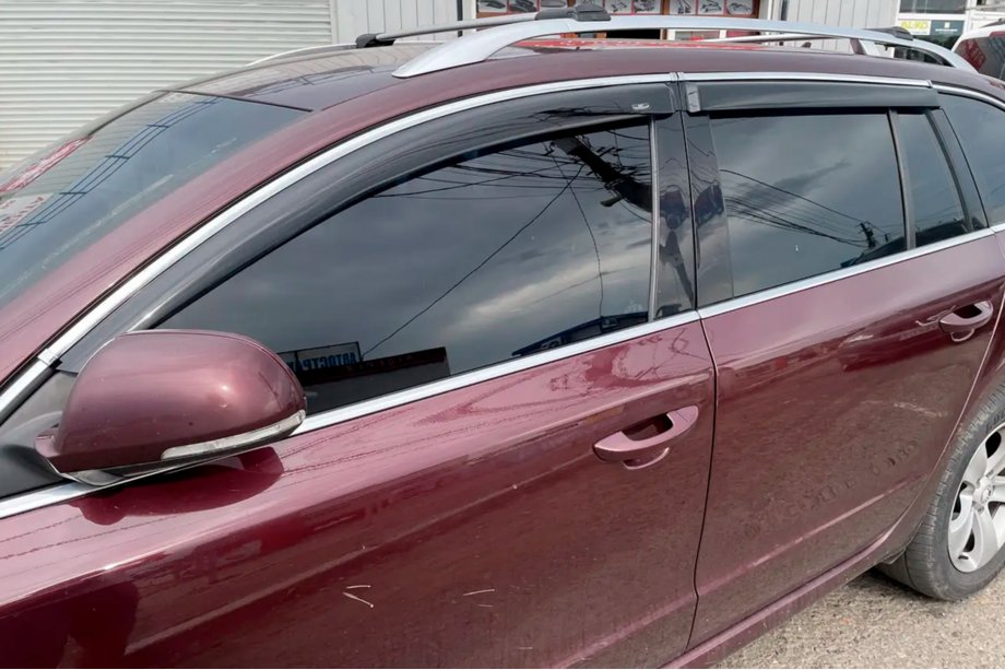 Skoda Superb 2009-2015 Deflektory szyb z listwą chromowaną SW (4 szt, HIC) Image