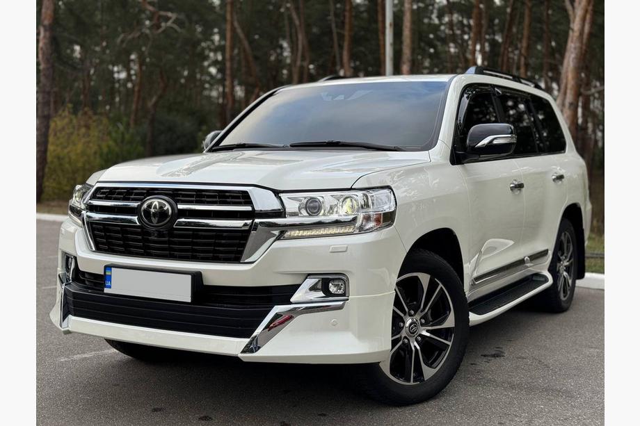 Toyota Land Cruiser 200 2007-2021 Zestaw body kit 2016-2021 (Executive 2021) Biały Zdjęcia 29