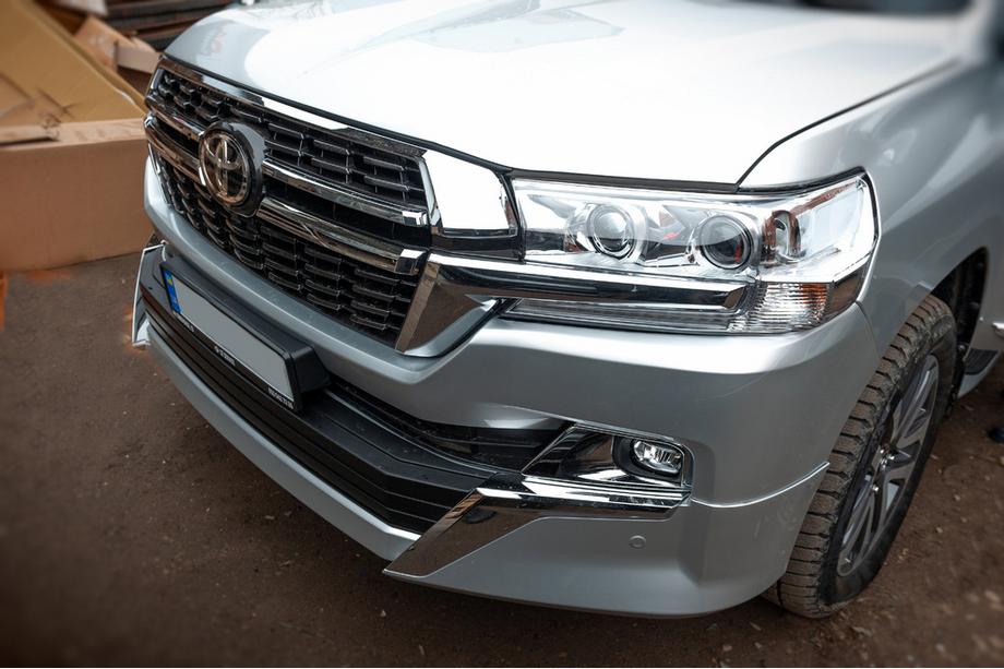 Toyota Land Cruiser 200 2007-2021 Zestaw body kit 2016-2021 (Executive 2021) Biały Zdjęcia 6