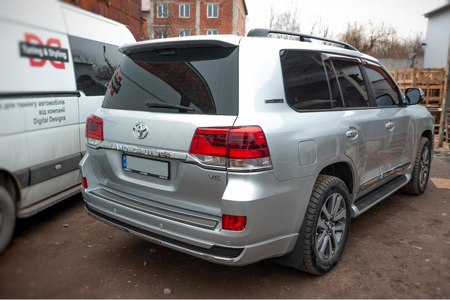 Toyota Land Cruiser 200 2007-2021 Zestaw body kit 2016-2021 (Executive 2021) Biały Zdjęcia 7