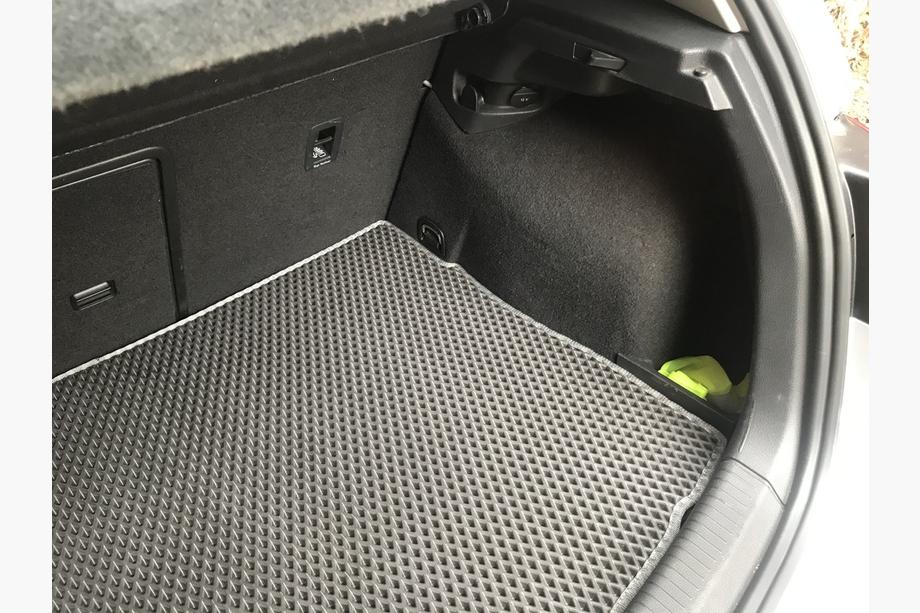 Volkswagen Golf 7/E-Golf 2012-2020 Mata bagażnika (HB, EVA, Czarna) Zdjęcia 2