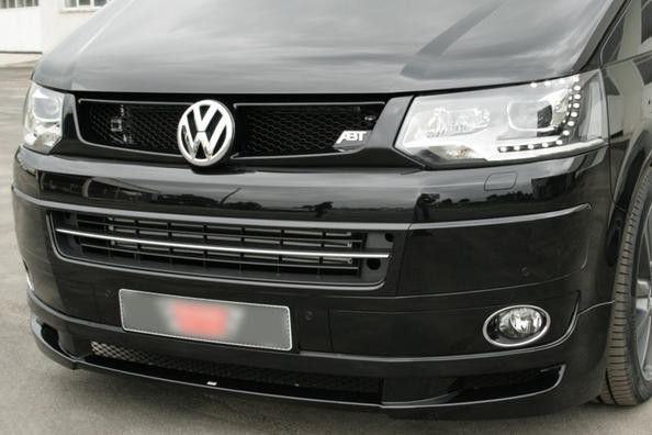 Zderzak przedni w Volkswagenie T5 Transporter