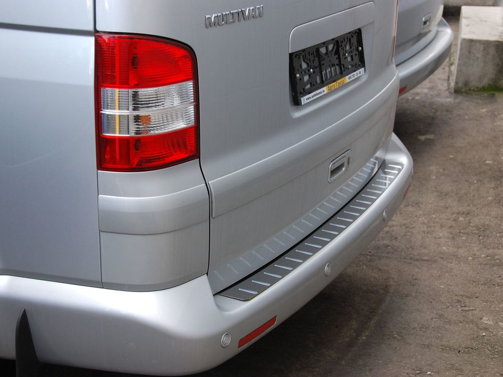 Chromowana listwa na tylny zderzak Volkswagen T5 Multivan