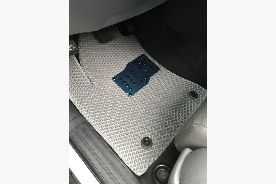 Toyota Sequoia 2007-2022 Dywaniki poliuretanowe 3 rzędy (EVA, szare) Środkowy rząd - 3 miejsca Zdjęcia 13