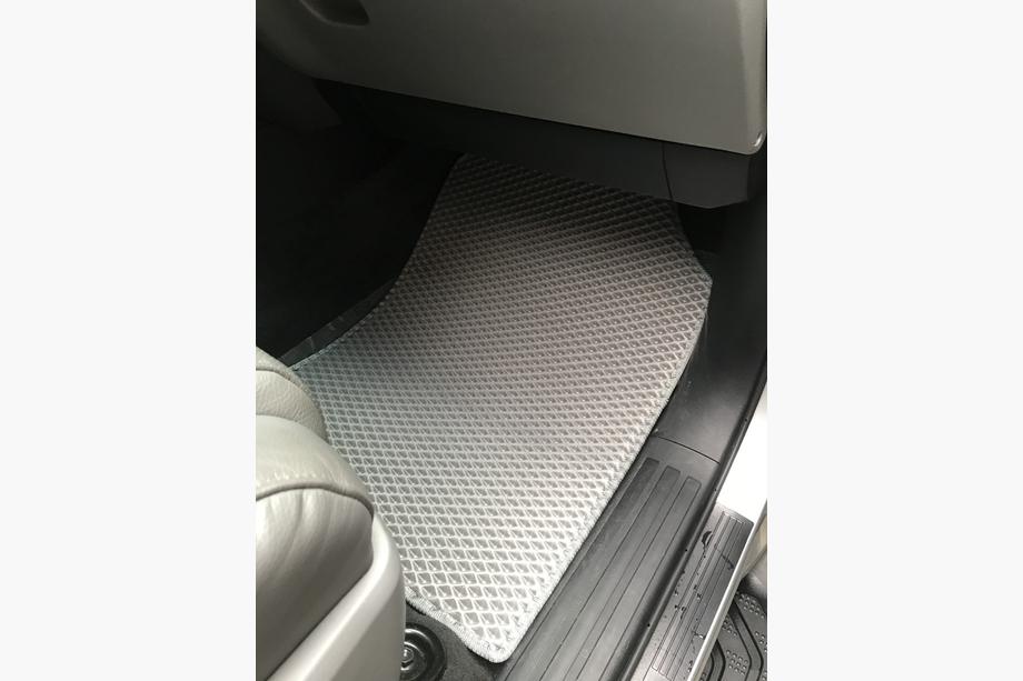 Toyota Sequoia 2007-2022 Dywaniki poliuretanowe 3 rzędy (EVA, szare) Środkowy rząd - 3 miejsca Zdjęcia 11