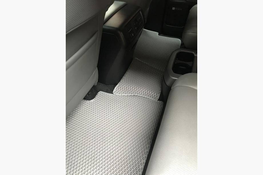 Toyota Sequoia 2007-2022 Dywaniki poliuretanowe 3 rzędy (EVA, szare) Środkowy rząd - 3 miejsca Zdjęcia 17
