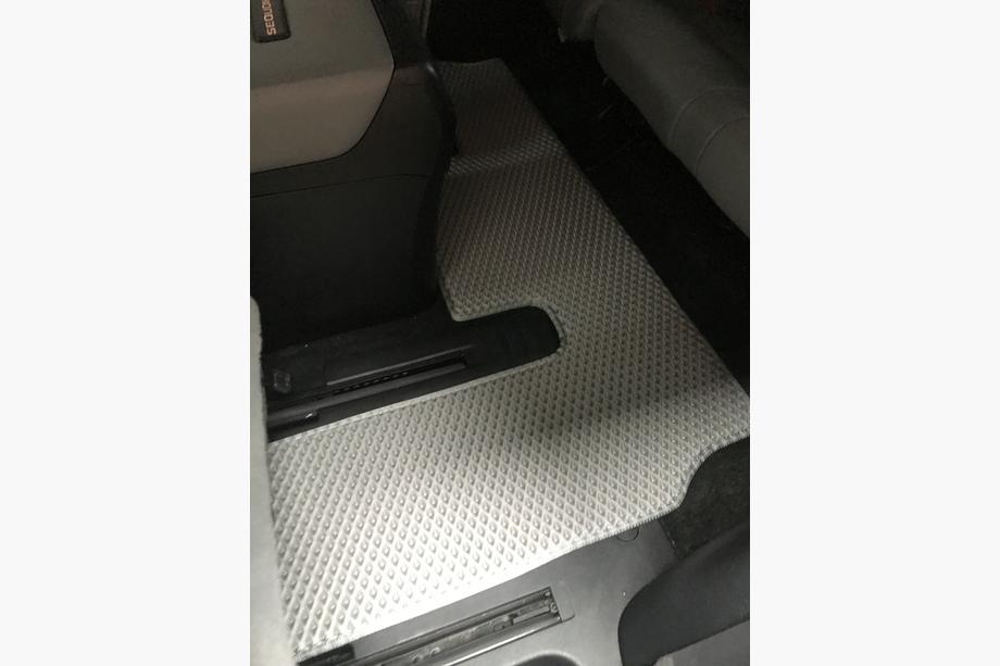Toyota Sequoia 2007-2022 Dywaniki poliuretanowe 3 rzędy (EVA, szare) Środkowy rząd - 3 miejsca Zdjęcia 18