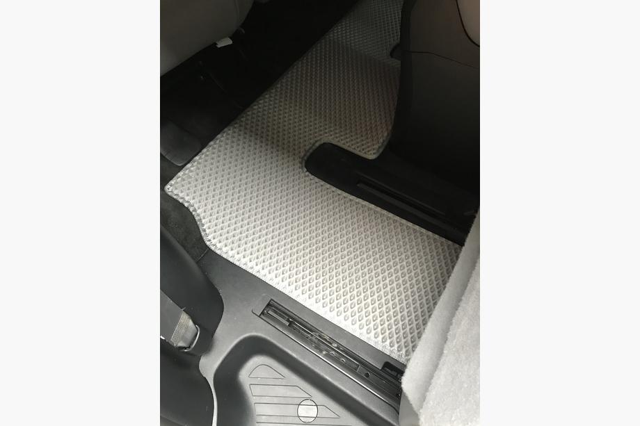 Toyota Sequoia 2007-2022 Dywaniki poliuretanowe 3 rzędy (EVA, szare) Środkowy rząd - 3 miejsca Zdjęcia 20