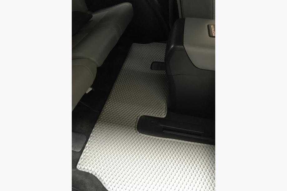 Toyota Sequoia 2007-2022 Dywaniki poliuretanowe 3 rzędy (EVA, szare) Środkowy rząd - 3 miejsca Zdjęcia 21