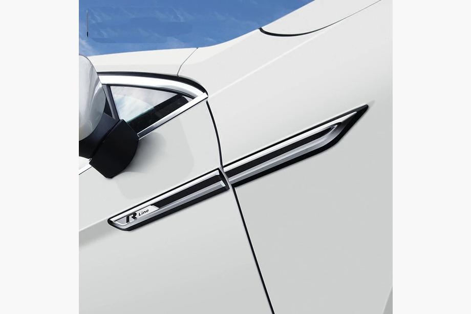 Volkswagen Passat B8 2015-2023 Emblemat R-Line (różne wersje) Zdjęcia 9