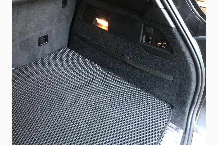 Volkswagen Touareg 2010-2018 Dywanik bagażnika V2 (EVA, Czarny) Zdjęcia 4