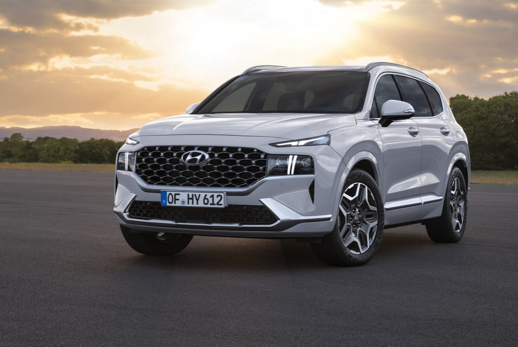 Zaktualizowana wersja crossovera Hyundai Santa Fe jest już w sprzedaży