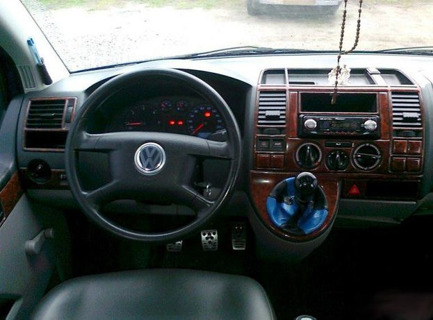 Tuning wnętrza Volkswagena T5 Multivan i nakładki na panele