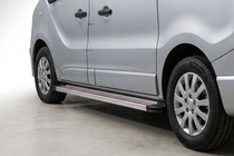 Renault Trafic 2015- Progi Boczne Maya Czerwono-Szare (2 szt., Aluminium) Dlugie nadwozie zdjęcia 1