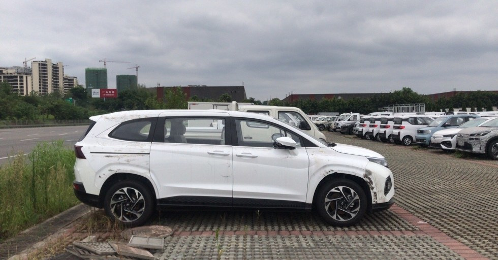 Hyundai prezentuje nowy minivan Custo