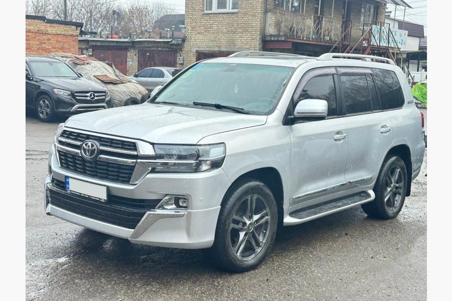 Toyota Land Cruiser 200 2007-2021 Zestaw konwersji facelift z LC200 2008-2015 na 2021 Executive Zdjęcia 36