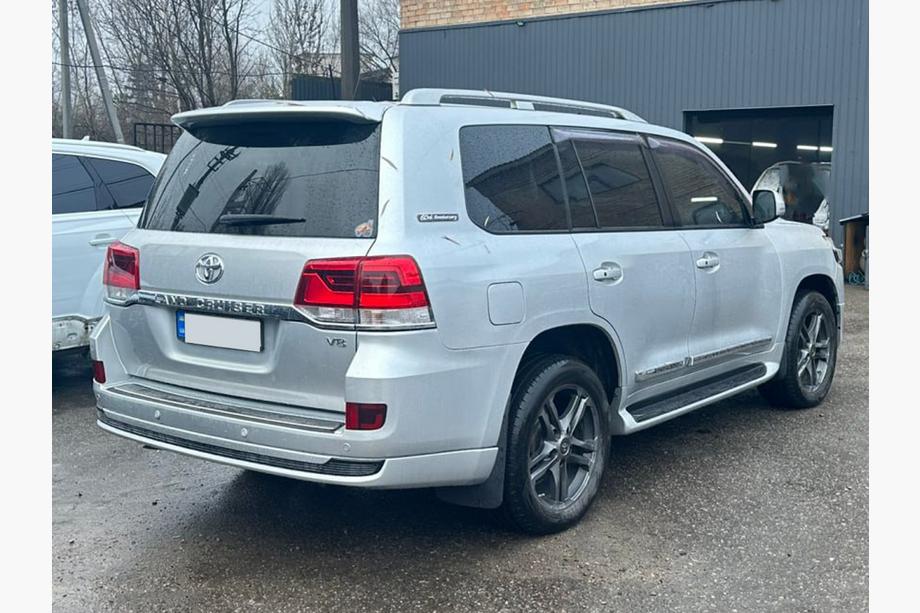 Toyota Land Cruiser 200 2007-2021 Zestaw konwersji facelift z LC200 2008-2015 na 2021 Executive Zdjęcia 38