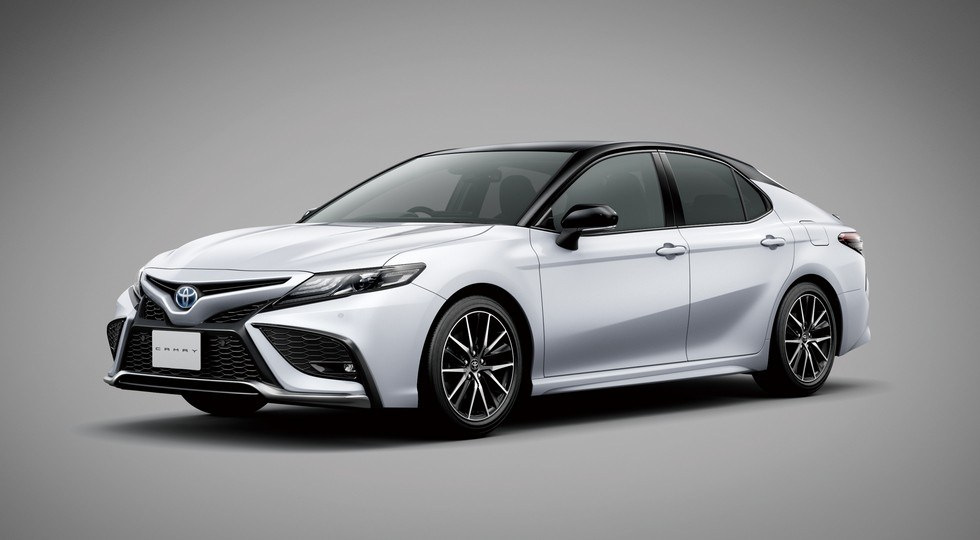 Zaktualizowano Toyotę Camry do debiutu w Japonii