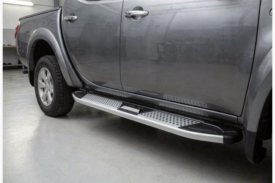 Fiat Fullback 2016- Progi Boczne Mevsim Grey (2 szt., Aluminium) Image