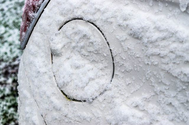 Jak otworzyć zamarznięty korek wlewu paliwa?