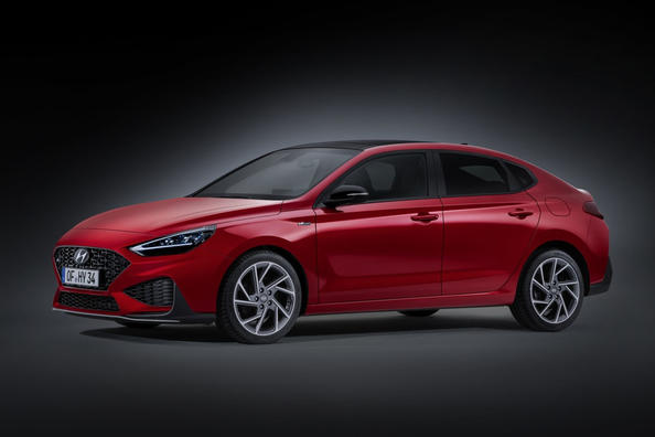 Recenzja zaktualizowanego liftbacka Hyundaia i30 Fastback