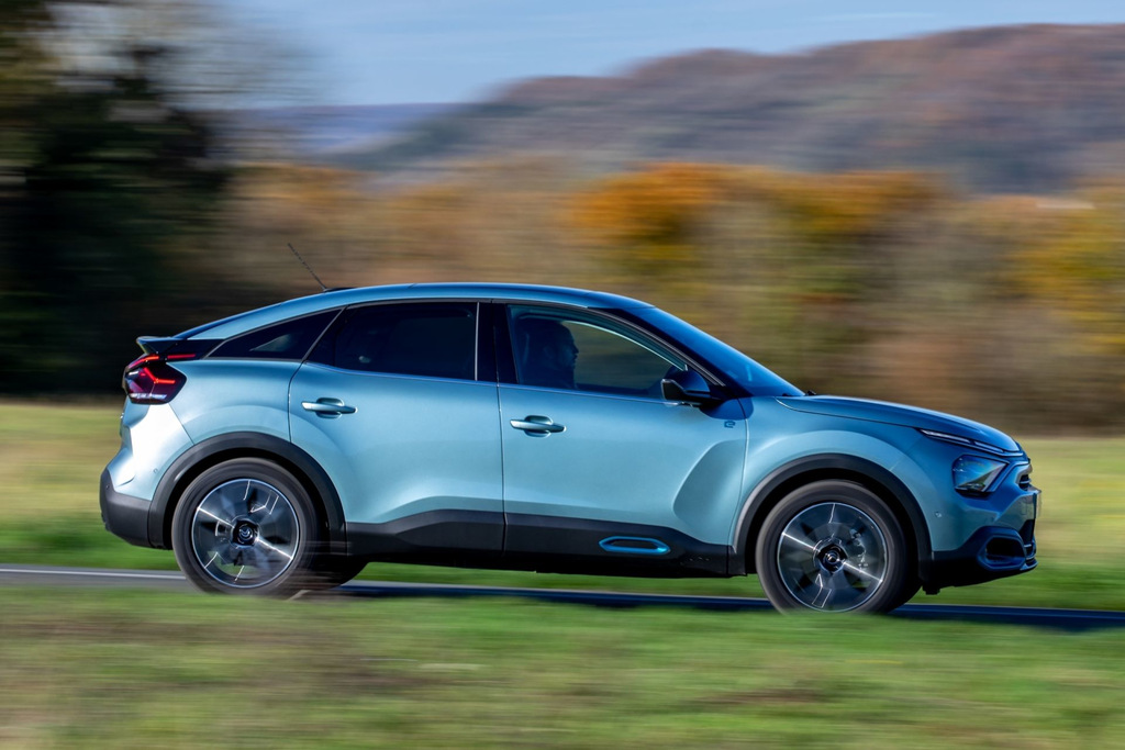 Recenzja elektrycznego hatchbacka Citroena e-C4