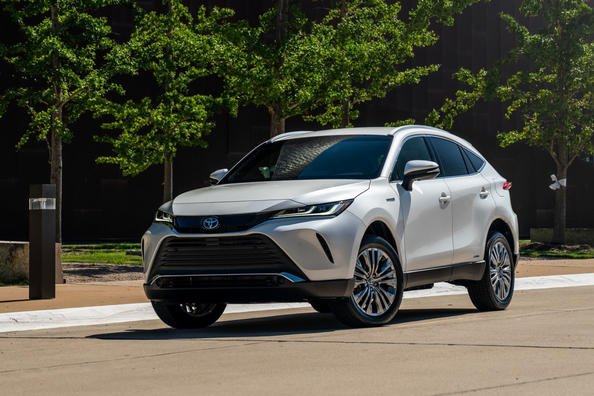 Przegląd hybrydowego crossovera Toyota Venza