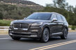 Premium siedmiomiejscowy crossover Lincoln Aviator zdjęcia 3