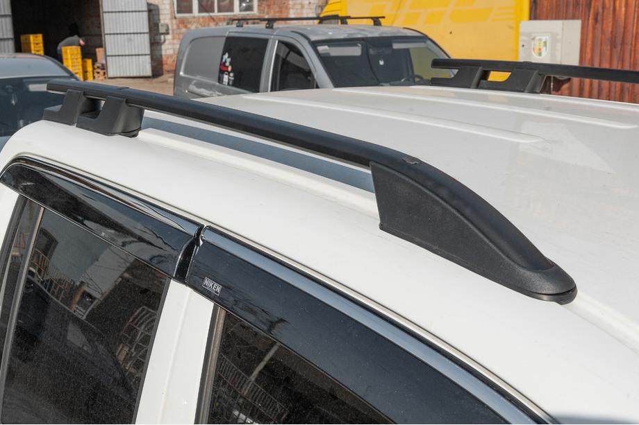 Volkswagen Amarok 2010-2022 Relingi dachowe OmsaLine Sport (2 szt, czarne) Zdjęcia 4