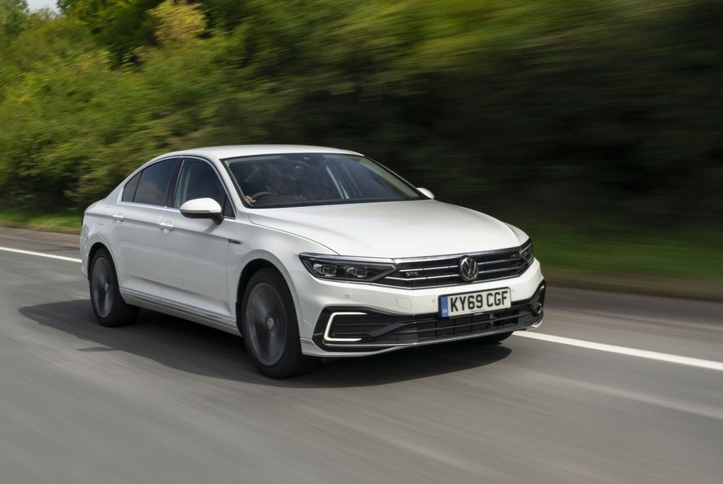Przegląd hybrydowej modyfikacji Volkswagena Passata GTE
