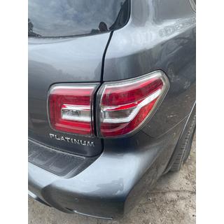 Tylne lampy LED (Oryginalne, używane, rocznik 2019) Nissan Armada 2016-2024 zdjęcia 3